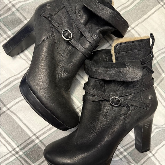 UGG Black Heeled Boots Minimalist Design - Picture 2 of 4